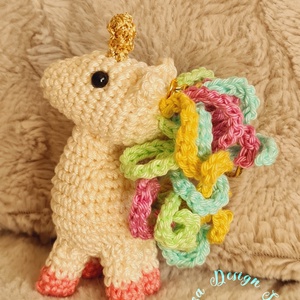 Kézműves horgolt kabalafigurás kulcstartó - Mini unikornis (Dália), Játék & Sport, Plüssállat & Játékfigura, Unikornis, Horgolás, MESKA