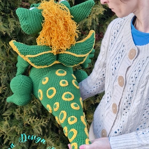 Kézműves horgolt kabala figura - Óriás zöld sárkány XXL méretben - játék & sport - plüssállat & játékfigura - plüss mesefigurák - Meska.hu
