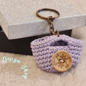 Kézműves horgolt  kulcstartó - Shopping bag (virágmintás gomb dekorációval - 2026.) , Táska & Tok, Kulcstartó & Táskadísz, Kulcstartó, Horgolás, MESKA