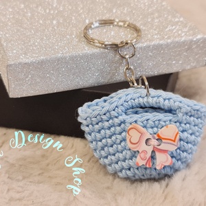 Kézműves horgolt  kulcstartó - Shopping bag (Masnis gomb dekorációval - 2026.) , Táska & Tok, Kulcstartó & Táskadísz, Kulcstartó, Horgolás, MESKA
