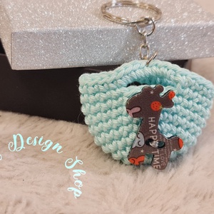 Kézműves horgolt  kulcstartó - Shopping bag (Zsiráfos gomb dekorációval - 2026.)  - Meska.hu
