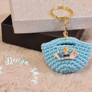 Kézműves horgolt  kulcstartó - Shopping bag (Királynő kirona gomb dekorációval - 2026.)  - Meska.hu
