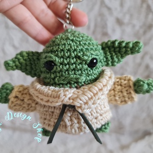 Kézműves horgolt kabala figurás kulcstartó - Mini Grogu - Meska.hu