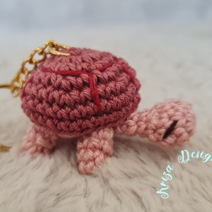 Kézműves horgolt kabalafigurás kulcstartó - Mini teknős (Sherry) - Meska.hu