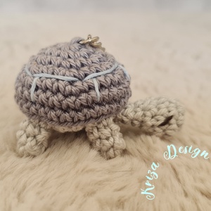 Kézműves horgolt kabalafigurás kulcstartó - Mini teknős (Cézár) - Meska.hu