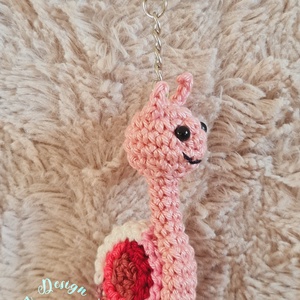 Kézműves horgolt kabalafigurás kulcstartó - Mini csiga (Hermione) - Meska.hu