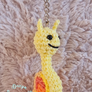 Kézműves horgolt kabalafigurás kulcstartó - Mini csiga (Móric) - Meska.hu