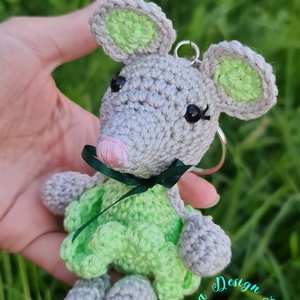 Kézműves horgolt kabalafigurás kulcstartó - Mini egér (Maisie) - játék & sport - plüssállat & játékfigura - egér - Meska.hu