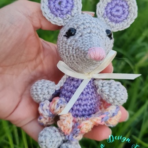 Kézműves horgolt kabalafigurás kulcstartó - Mini egér (Lilla - játék & sport - plüssállat & játékfigura - egér - Meska.hu