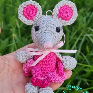 Kézműves horgolt kabalafigurás kulcstartó - Mini egér (Milla), Játék & Sport, Plüssállat & Játékfigura, Egér, Horgolás, MESKA