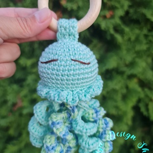 Kézműves horgolt kabala figurás csörgő rágóka (Mini medúzás menta színben) - Meska.hu