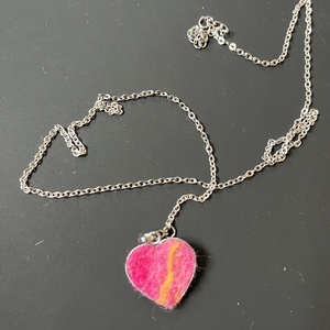 Gyapjú szív medál - ékszer - nyaklánc - medálos nyaklánc - Meska.hu