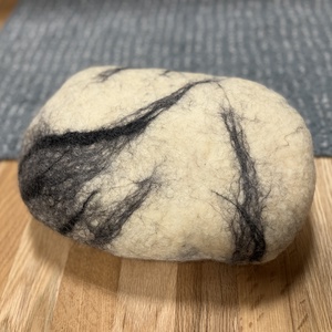 Nemezelt kavics párna - otthon & életmód - lakástextil - párna & párnahuzat - díszpárna (belsővel együtt) - Meska.hu