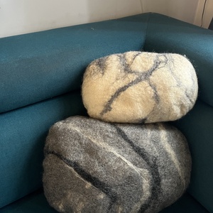 Nemezelt kavics párna - otthon & életmód - lakástextil - párna & párnahuzat - díszpárna (belsővel együtt) - Meska.hu