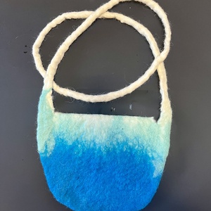 Színátmenetes nemez válltáska - táska & tok - kézitáska & válltáska - vállon átvethető táska - Meska.hu