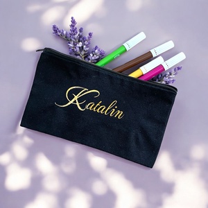 Név feliratos egyedi fekete tolltartó vagy neszeszer - otthon & életmód - papír, írószer - tolltartó & ceruzatekercs - Meska.hu