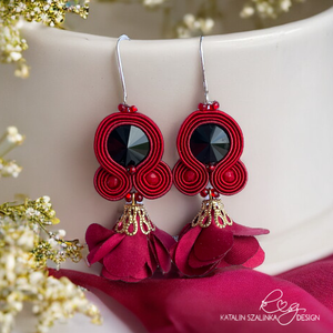 Crimson Elegance Sujtás Antiallergén Egyedi Fülbevaló - Meska.hu