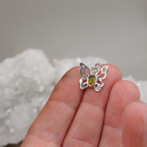 Pillangó amulett -kézzel készült ezüst medál turmalinal - ékszer - nyaklánc - medál - Meska.hu
