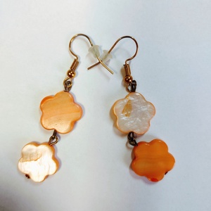 Narancsvirág kagylóhéj fülbevaló - ékszer - fülbevaló - lógó fülbevaló - Meska.hu