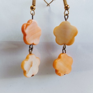 Narancsvirág kagylóhéj fülbevaló - ékszer - fülbevaló - lógó fülbevaló - Meska.hu