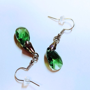 Zöld Swarovski kristály fülbevaló - ékszer - fülbevaló - lógó csepp fülbevaló - Meska.hu