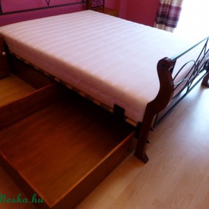 Kovácsoltvas ágy /tölgy fa lábakkal/. -  - Meska.hu