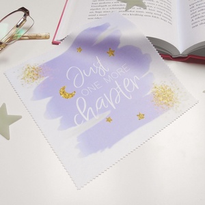 Csak még egy fejezetet - feliratos, mintás vastag anyagú mikroszálas törlőkendő szemüvegre, mobiltelefonra, tabletre -  - Meska.hu