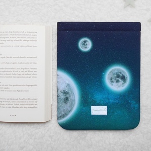 HOLD GYERMEKE - Könyv Védő Tok, Könyvölelő, Könyvvászon - VÁLASZTHATÓ MÉRET! - táska & tok - ebook & tablet tok - Meska.hu
