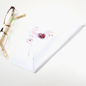 VIRÁGOK - NÉVRE SZÓLÓ - vastag anyagú mikroszálas törlőkendő szemüvegre, mobiltelefonra, tabletre - táska & tok - pénztárca & más tok - szemüvegtok - Meska.hu