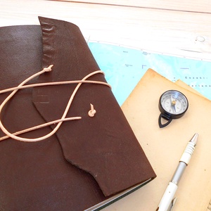 KALANDOR - Valódi bőr borítású kézműves napló A5 méretben - Iránytű motívummal - otthon & életmód - papír, írószer - jegyzetfüzet & napló - Meska.hu