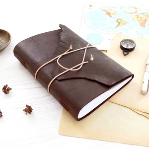 KALANDOR - Valódi bőr borítású kézműves napló A5 méretben - Iránytű motívummal - otthon & életmód - papír, írószer - jegyzetfüzet & napló - Meska.hu