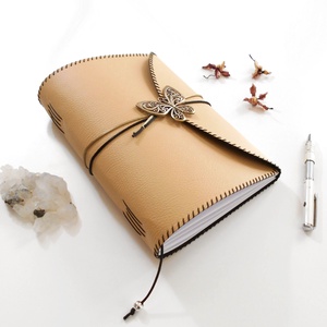 PILLANGÓ - Műbőr borítású kézműves napló A5 méretben - Idézettel - otthon & életmód - papír, írószer - jegyzetfüzet & napló - Meska.hu