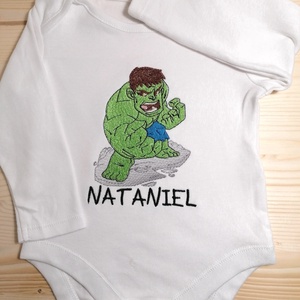 Hímzett névvel és Hulk mintával ellátott, 100% pamut body - ruha & divat - babaruha & gyerekruha - body - Meska.hu