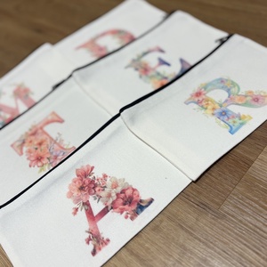 Neszesszer kezdőbetűvel - Meska.hu