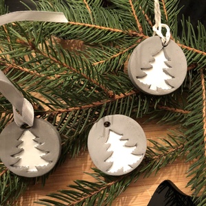 Karácsonyfa dísz - szürke/fehér arany - karácsony - karácsonyi lakásdekoráció - karácsonyfadíszek - karácsonyi lakásdekoráció - Meska.hu