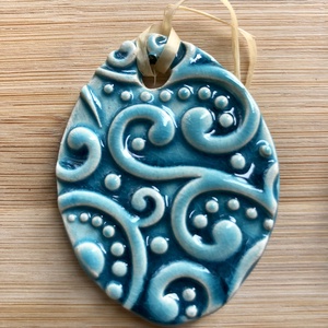 Türkiz tojás függő dísz - ünnepi díszek, dekorációk - húsvéti díszek és dekorációk - húsvéti tojásfadíszek - Meska.hu