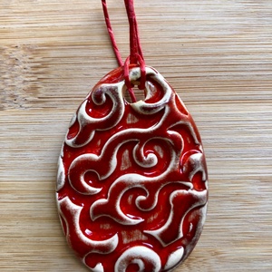 Tűzpiros tojás függő dísz - ünnepi díszek, dekorációk - húsvéti díszek és dekorációk - húsvéti tojásfadíszek - Meska.hu