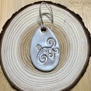 Gyöngyház fehér tojás függő dísz - otthon & életmód - dekoráció - dísztárgy - Meska.hu