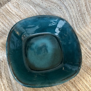 Szögletes türkiz tányér, Otthon & Életmód, Konyhafelszerelés, tálalás, Tálalás, Tányér & Étkészlet, Kerámia, Agyagozás, MESKA