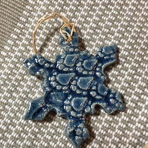 Kék függődíszek - hópehely - karácsony - karácsonyi lakásdekoráció - karácsonyfadíszek - Meska.hu