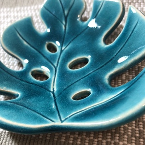 Türkiz pálmalevélszappantartó - otthon & életmód - fürdőszoba - szappantartó - Meska.hu