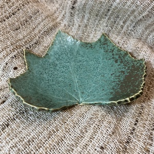 Menta-türkiz szőlőlevél tányérka  - esküvő - dekoráció - asztaldísz - Meska.hu