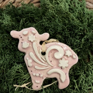 Rózsaszín bárányka Húsvéti függő dísz, Otthon & Életmód, Dekoráció, Dísztárgy, Kerámia, Agyagozás, MESKA