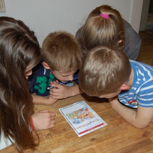 Szülinapi zsúr könnyedén! Kvíz Party sport kincsvadász játékcsomag 6-8 éves gyerekeknek, 90 perc szórakozás 10 főnek - játék & sport - készségfejlesztő és logikai játék - logikai játékok - Meska.hu