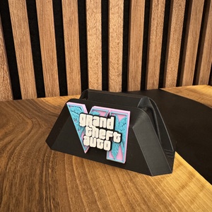 GTA VI stílusú PS5 kontroller tartó - otthon & életmód - tárolás & rendszerezés - íróasztali tároló - Meska.hu