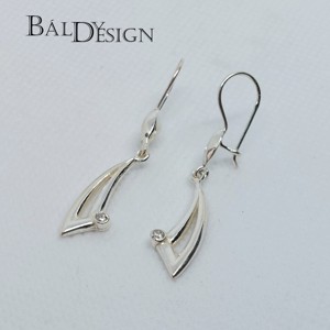 Ezüst köves beakasztós fülbevaló, , , MESKA