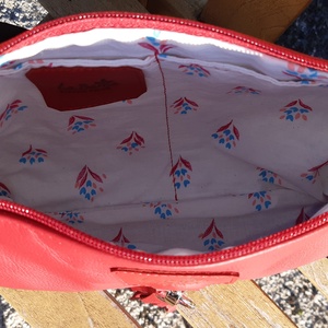 Piros bőr kistáska levehető díszbojttal City XS 003 - táska & tok - kézitáska & válltáska - válltáska - Meska.hu