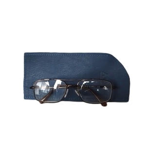 Matt farmerkék bőr szemüvegtok Oculos 010 M - táska & tok - pénztárca & más tok - szemüvegtok - Meska.hu