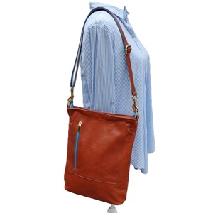 Konyakbarna bőr válltáska kék részletekkel City M 038 - táska & tok - variálható táska - Meska.hu