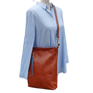 Konyakbarna bőr válltáska kék részletekkel City M 038 - táska & tok - variálható táska - Meska.hu